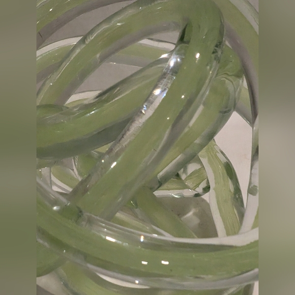 Green Optic Infinity Knot Art Glass Sculpture, Paperweight. - Picture 4 of 4